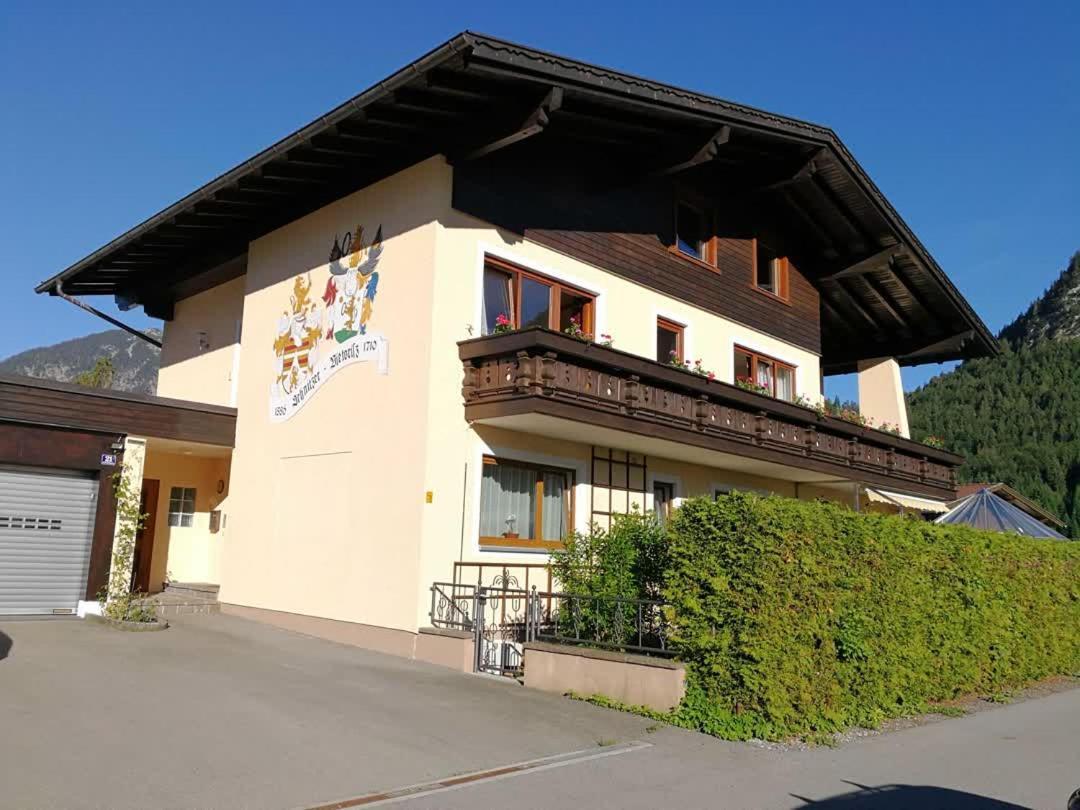 Wei Wei'S Hostel Ehenbichl Exterior photo