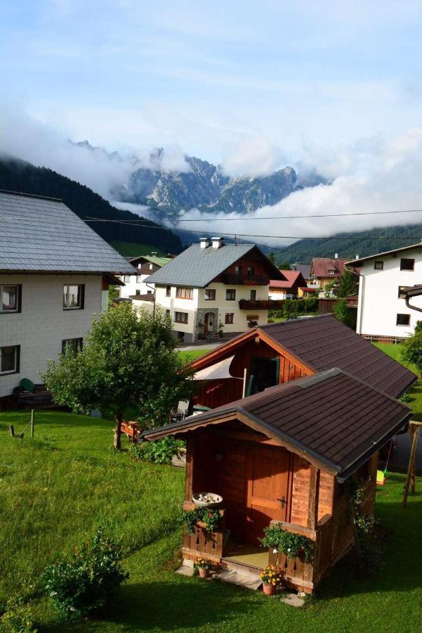 Wei Wei'S Hostel Ehenbichl Exterior photo